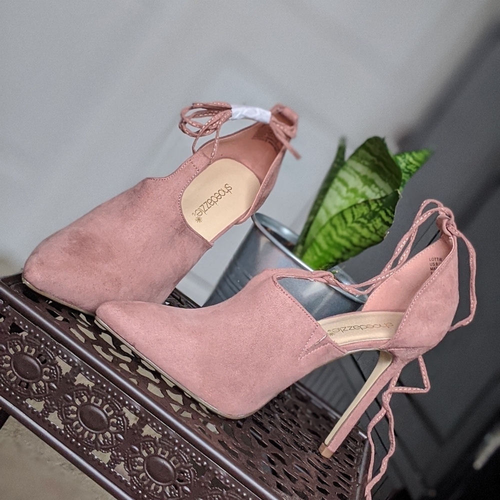 Strap pumps